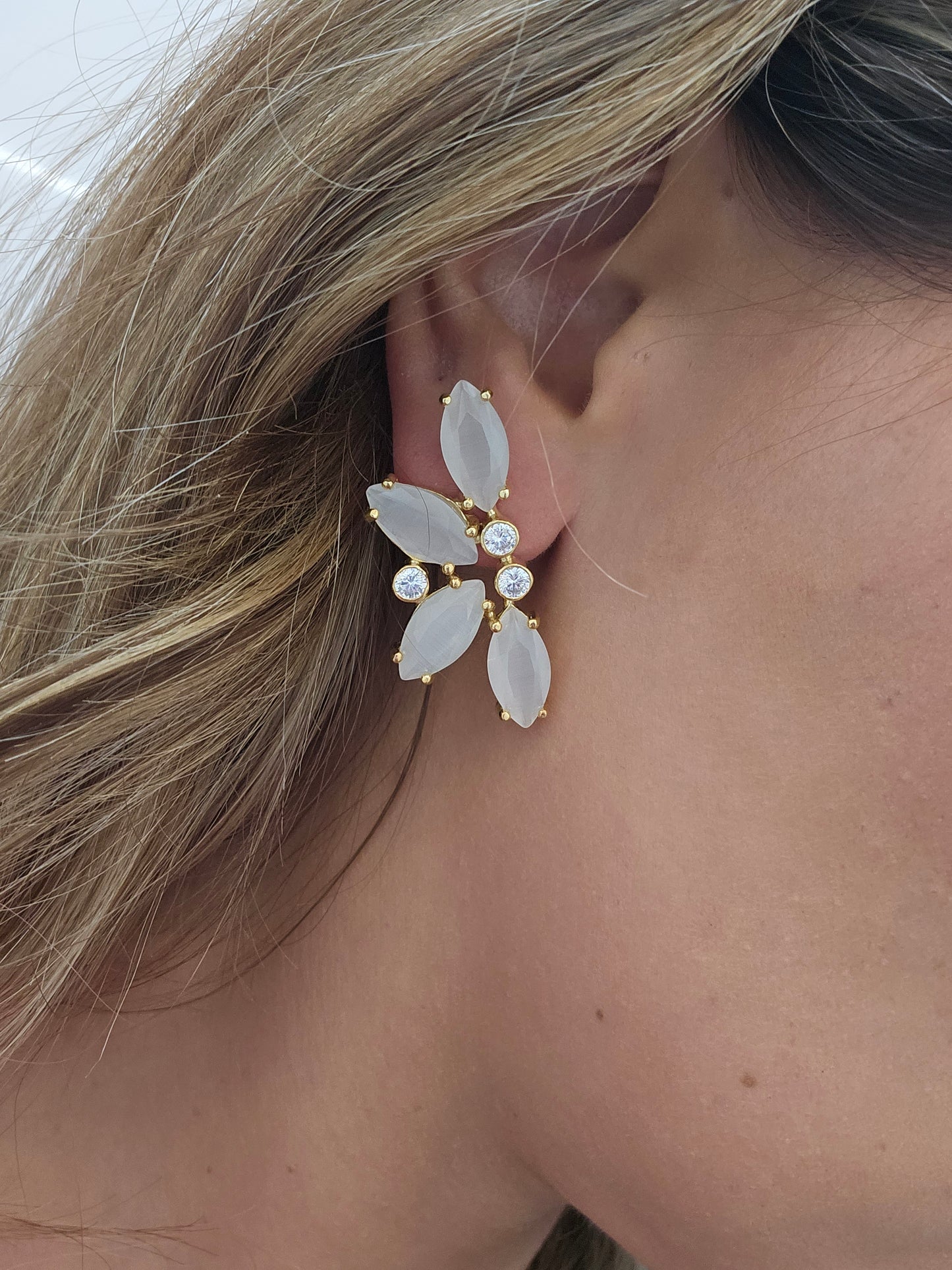 Brincos Meia Flor em Prata Banhada a Ouro
