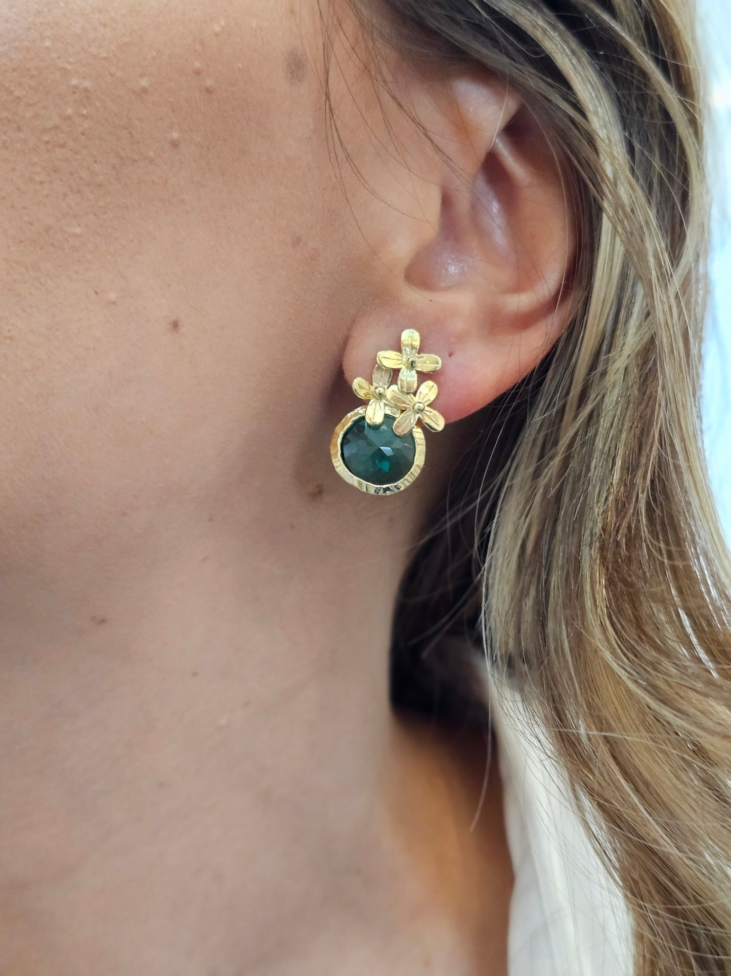 Brincos com Flores em Prata Banhada a Ouro