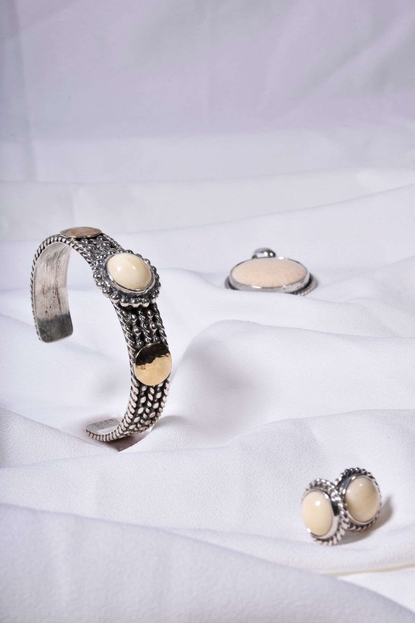 Conjunto em Prata de Lei, Ouro 9k e Marfim Vegetal