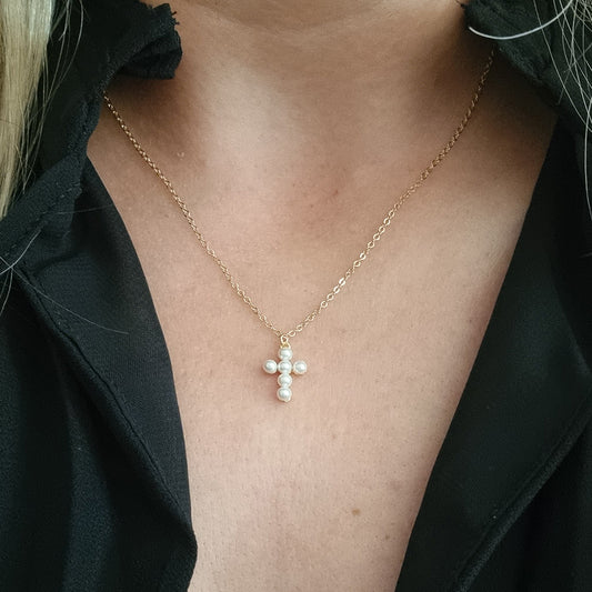 Colar Cruz com Pérolas
