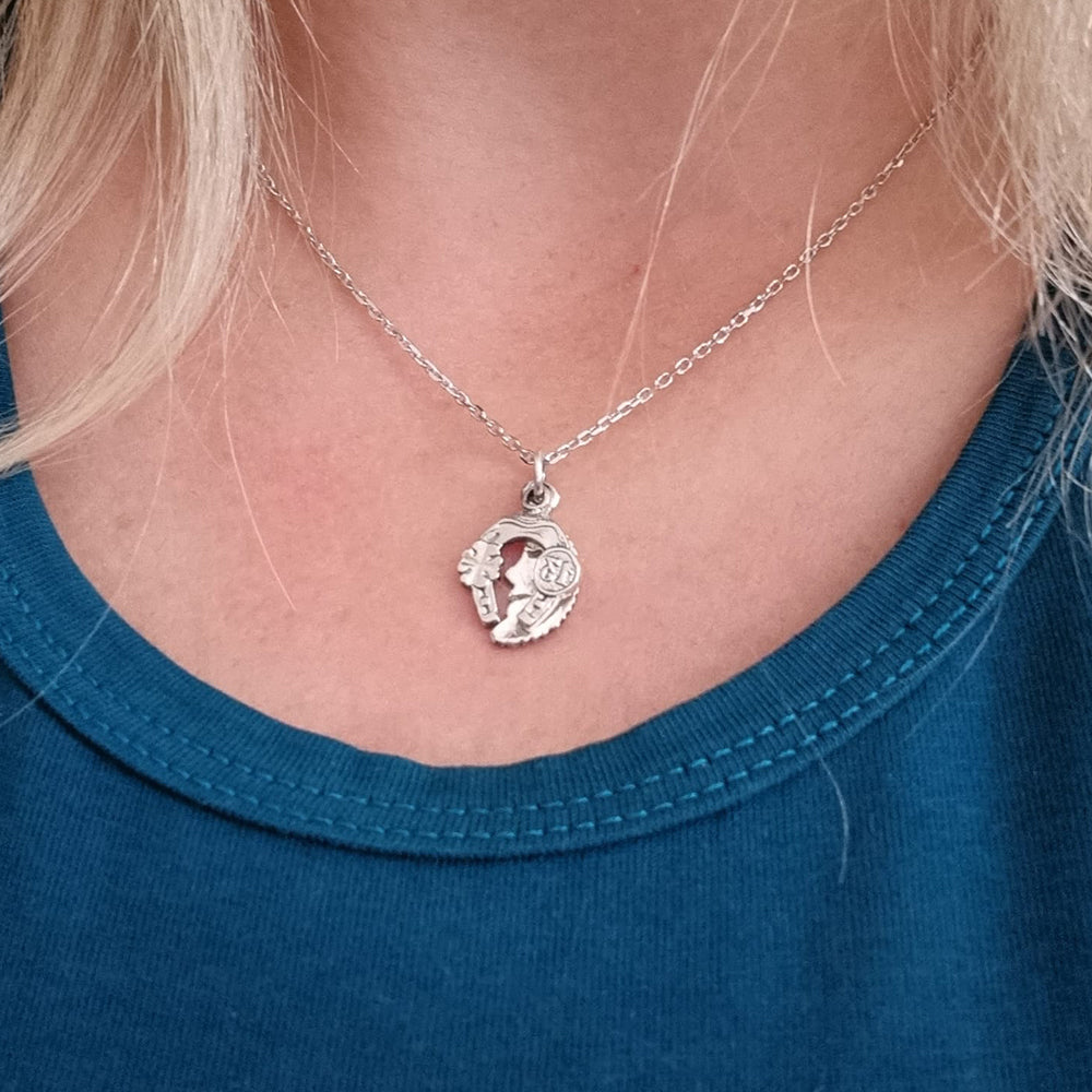 Colar com Amuletos da Sorte