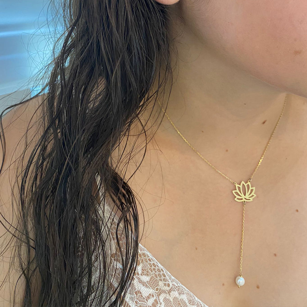 Colar Flor de Lótus com Apontamento