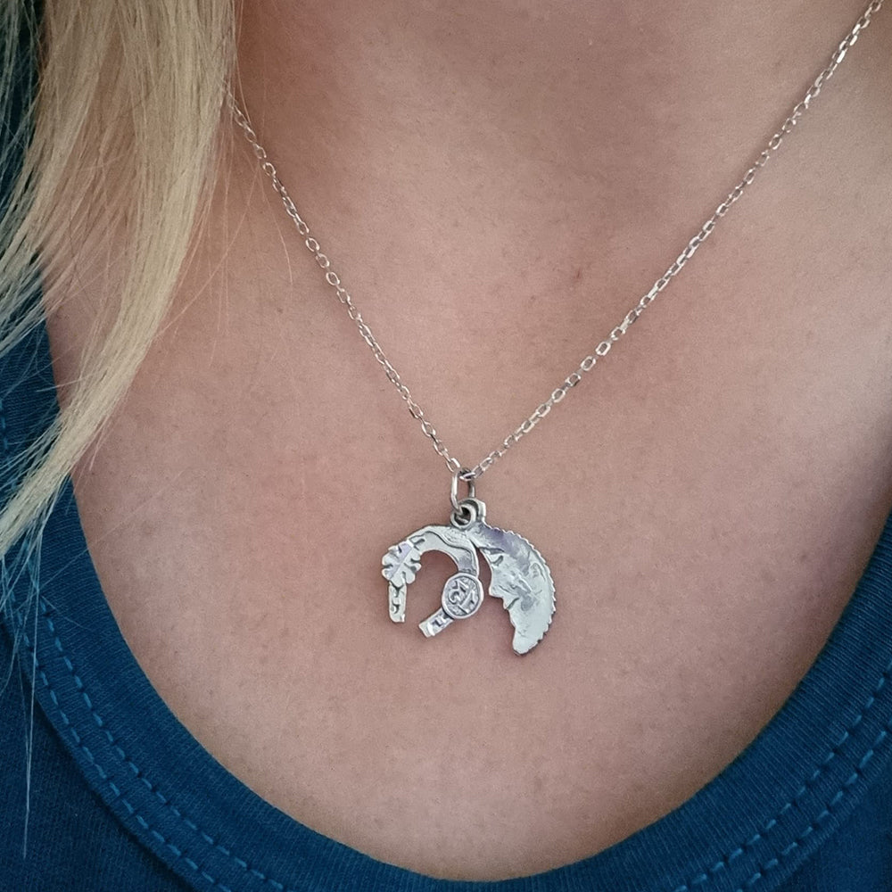 Colar com Amuletos da Sorte